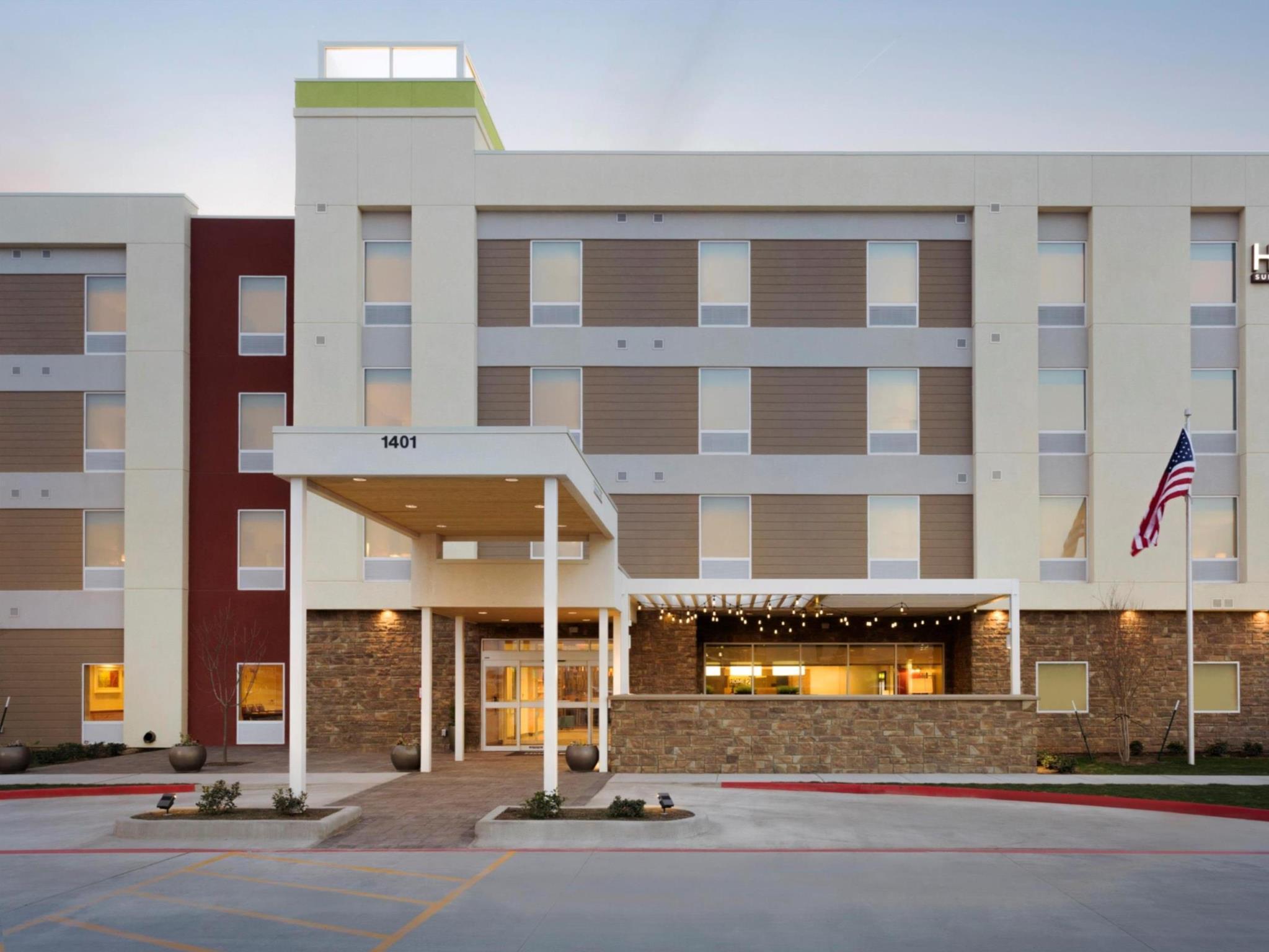 โฮม 2 สวีท บาย ฮิลตัน มิดแลนด์ Hotel ภายนอก รูปภาพ